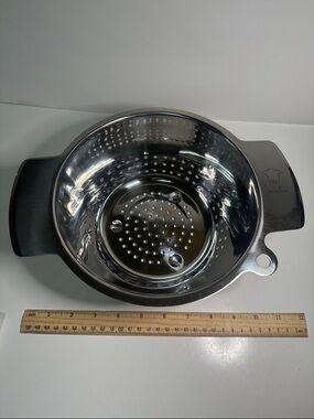 NEW Stainless Steel 18/10 Colander Side Handles made Pakistan 186 oz  7.8 inches